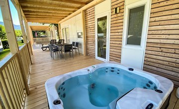 Cottage Whirlpool 4 2