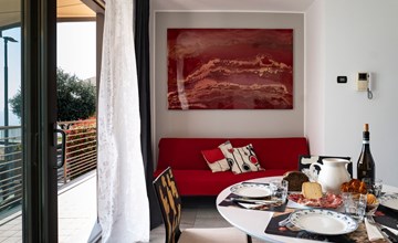 Lights on the Lake Zweizimmerwohnung mit Terrasse und Pool 3