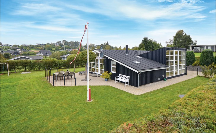Amazing home in Ebeltoft with kitchen 1