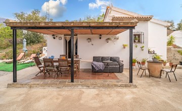 Awesome home in Sedella 2