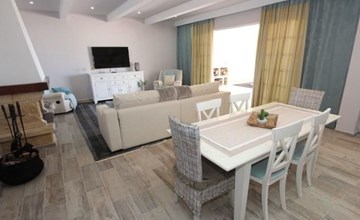 Apartment mit Terrasse, Pool und Garten 3