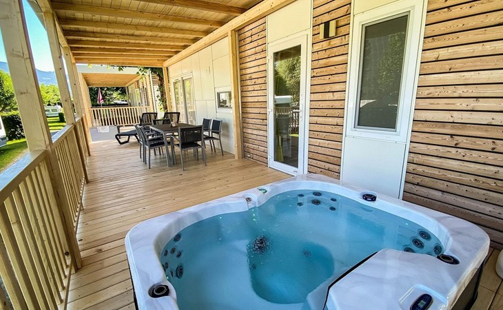 Cottage Hottub 4  1