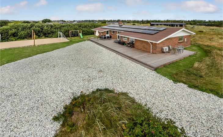 4 bedroom awesome home in Ringkøbing 1