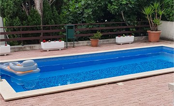 Pet friendly apartment in Okrug Gornji 2