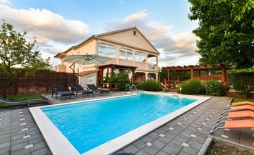 Charmantes Ferienhaus in Donje Rastane 2