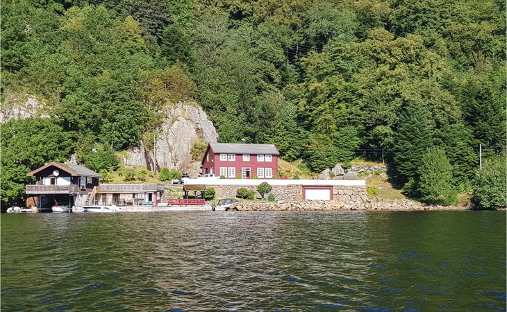4 bedroom cozy home in Farsund 1