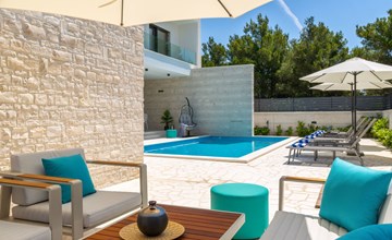 für 10 Personen in Sria 3