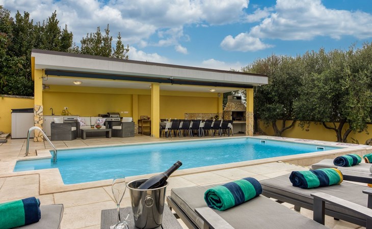 Charmante Familienvilla für 14 Personen in der Nähe von Porec 1