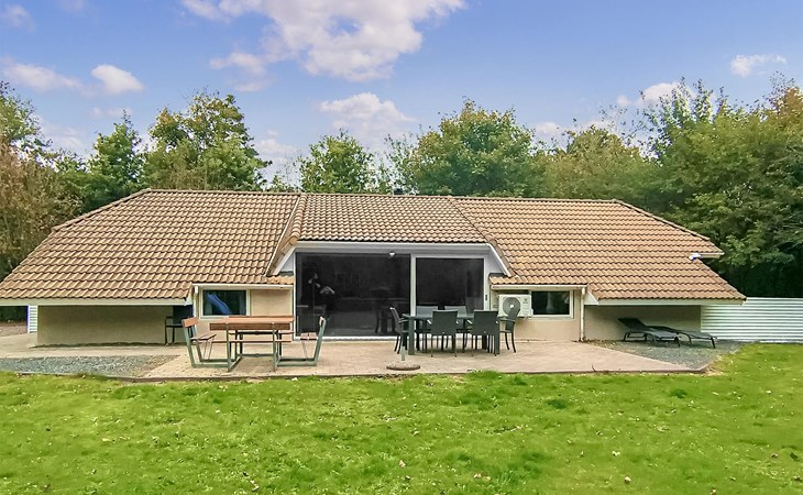 Awesome home in Oksbøl with kitchen 1