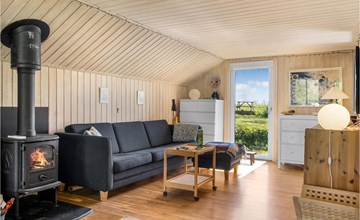 2 bedroom amazing home in Bogø By 3