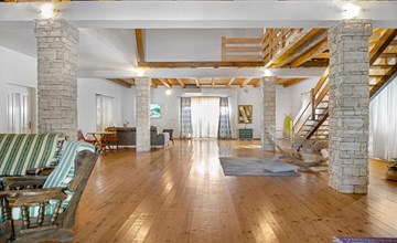 Stunning home in Lozovac 2