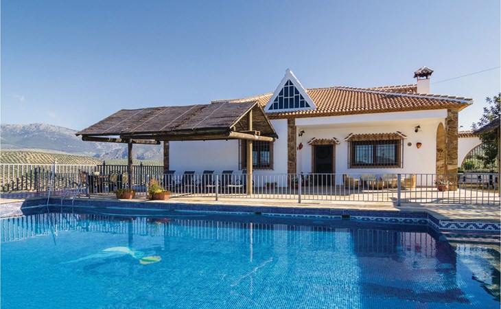 Cozy home in Iznájar with kitchen 1