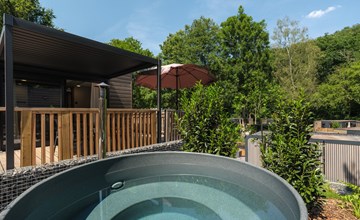 Sauwer Lodge with hot tub | 4 Persons 3