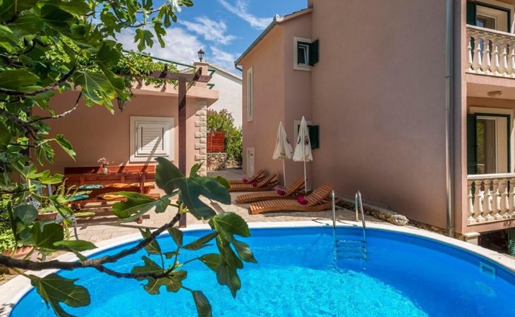 Charmantes Ferienhaus in Medići mit Privatem Pool 1