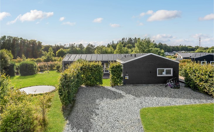 Amazing home in Glesborg with kitchen 1