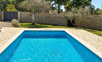 Atemberaubendes Haus in Tinjan mit privatem Swimmingpool, der sowohl drinnen. 2