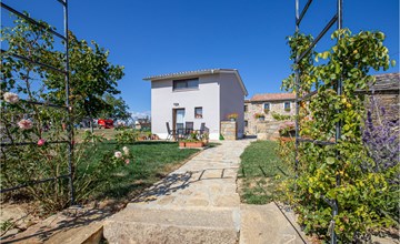 1 bedroom awesome home in Gracisce 2