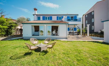 Awesome home in Pula with house sea view 2