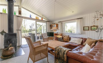 Lovely home in Aakirkeby with kitchen 2