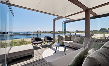Villa 37 – Sea & Sand | Familievilla aan het strand met uitzicht over het water 2