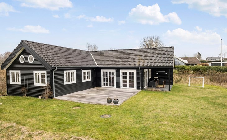 Gorgeous home in Fårevejle with kitchen 1
