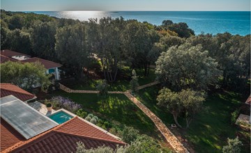 Luxury Beach Villas Porto Bus 2