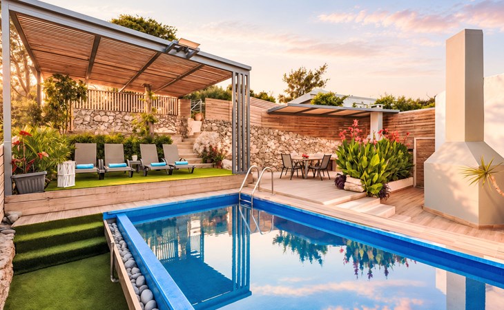 Canes Villa Beheizter Pool 1