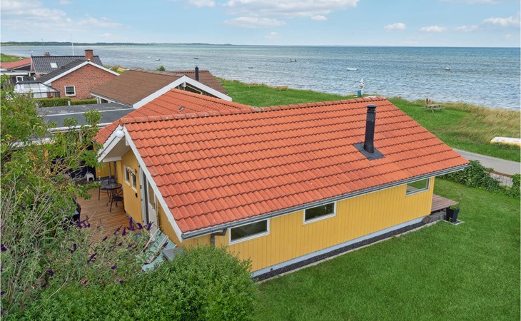 Awesome home in Allingåbro with kitchen 1