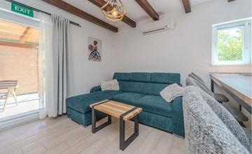 Cozy apartment in Vir with WiFi 3