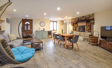 Nice home in Quettehou with kitchen 3