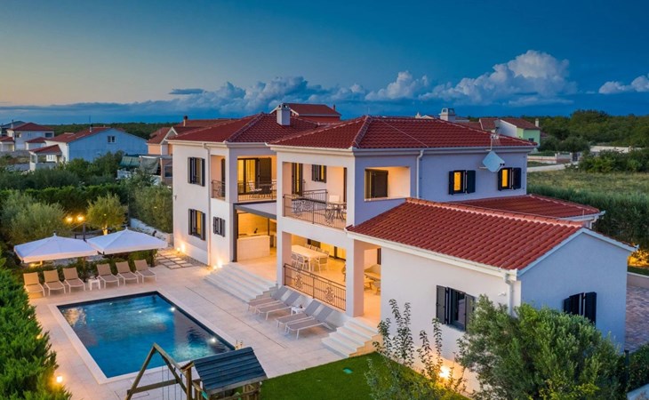 Haus für 9 Personen und 1 Kind in Gornje Rastane 1