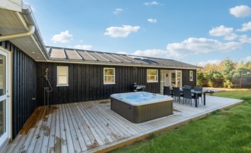Tolles Haus mit 4 Schlafzimmern in. 2
