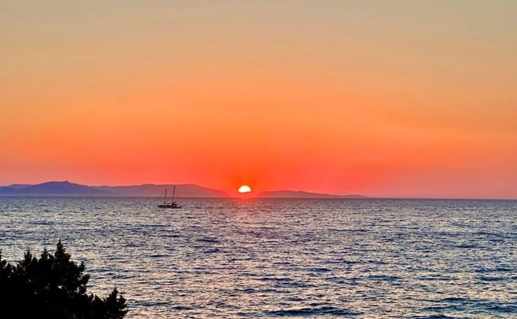 Familienrückzug mit Meerblick in den Genari Apartments 1