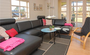 Beautiful home in Hejls with kitchen 3