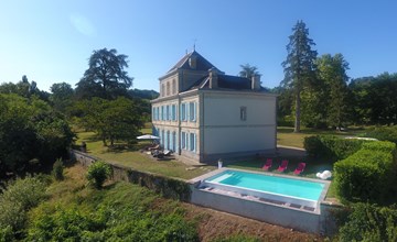 Schloss mit Überlaufpool an der Dordogne 3
