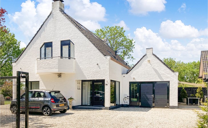 Gorgeous home in Bunschoten-Spakenb. 1
