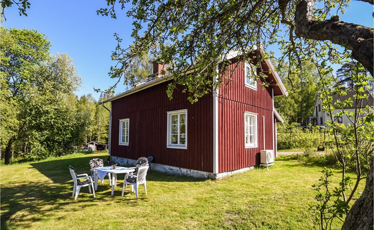 Nice home in Munkedal with lake view 1