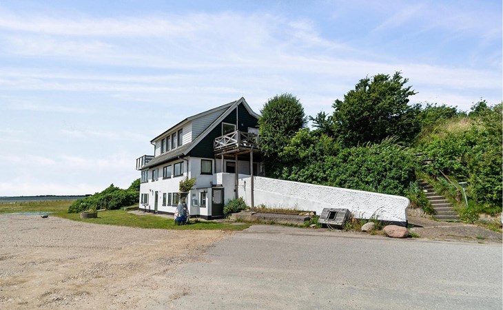 2 bedroom stunning home in øster assels 1