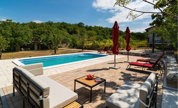 Lovely home in Omis 2