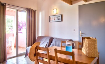 Club Benista (IRU100) 3