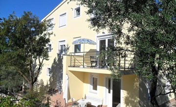 mit Balkon für drei Personen 2