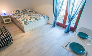 Klimatisiertes Gästezimmer mit Blick auf den Pinienwald 2