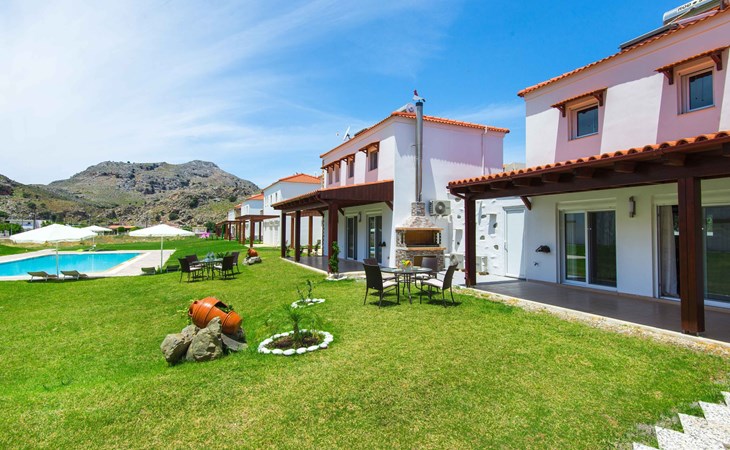 Haus in Kolympia mit Garten und Bergblick 1