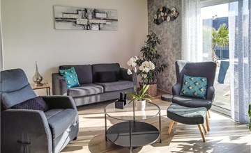 3 bedroom gorgeous home in Milizac 2