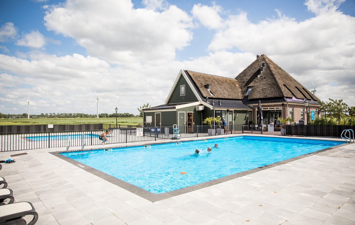 vakantiepark met zwembad